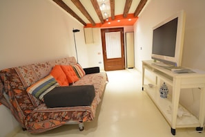 Habitación individual | Área de sala de estar | Televisión de pantalla plana