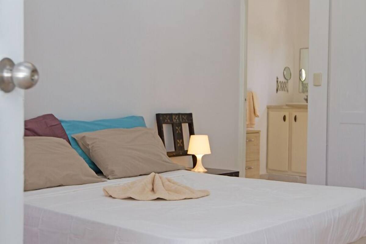 Penthouse, 2 Bedrooms | Iron/ironing board, free WiFi