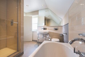 Double Room | Deep-soaking bathtub - The Wellington (Bristol)