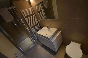 Apartment | Bathroom | Shower, free toiletries, hair dryer, bidet - DANDOLO-Terrace (Venice)