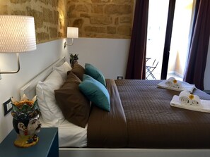 Ropa de cama hipoalergénica, edredón, minibar y escritorio 