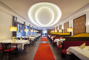 Mittagessen, Abendessen, deutsche Küche, Blick auf den Garten