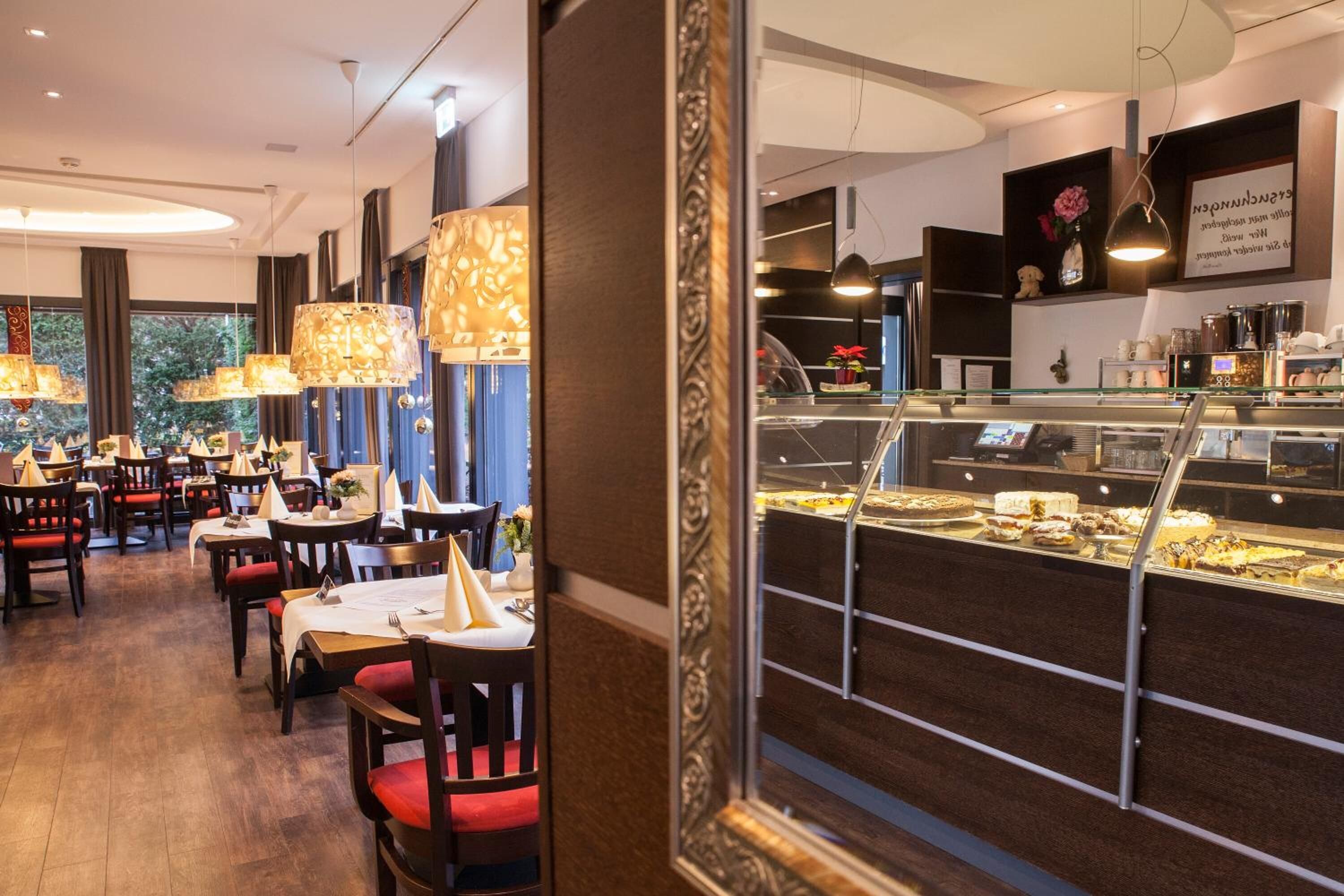 lunch, dinner served; german cuisine, garden views