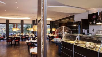 Desayuno buffet todos los días (EUR 16.90 por persona)