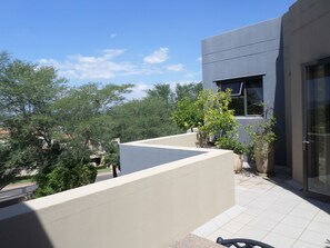 高級寝具、ピロートップベッド、セーフティボックス (室内)、客室ごとに異なる装飾