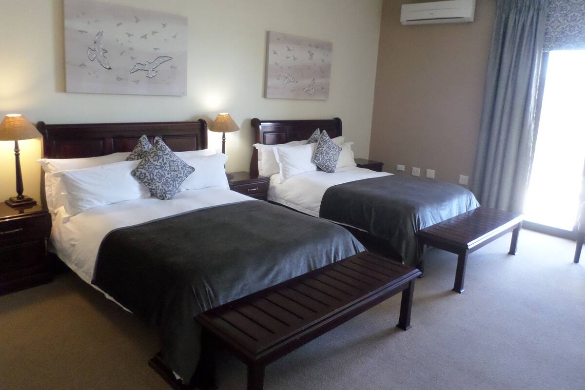 Ropa de cama de alta calidad y camas con pillow-top 