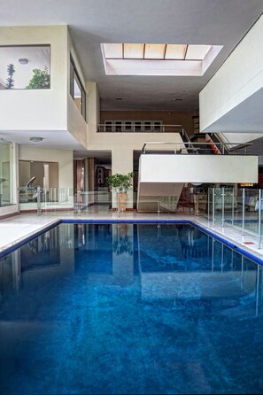 Télévision à écran plat de 40 pouces avec chaînes par satellite