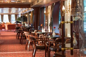 Bar lounge