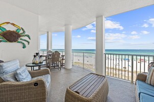 Condo, 3 quartos, vista para o mar, de frente para a praia (402) | Sacada