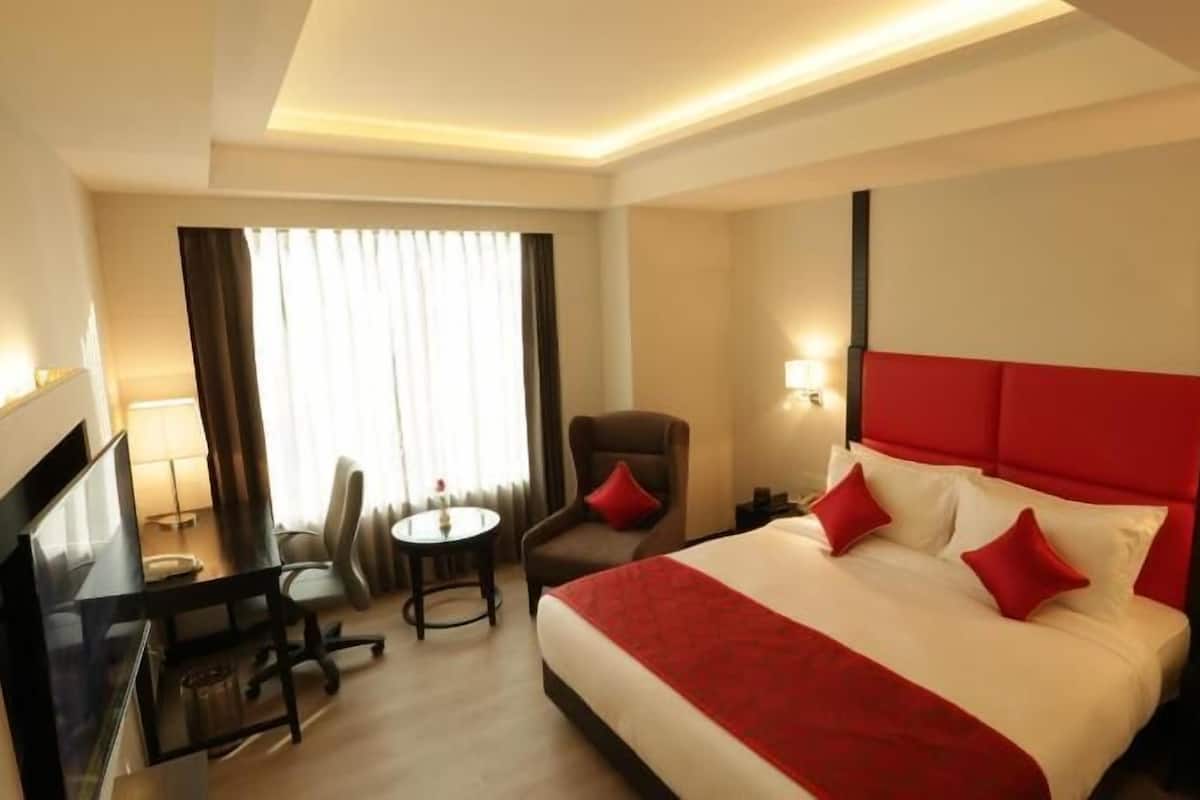 Premium bedding, minibar, in-room safe, desk