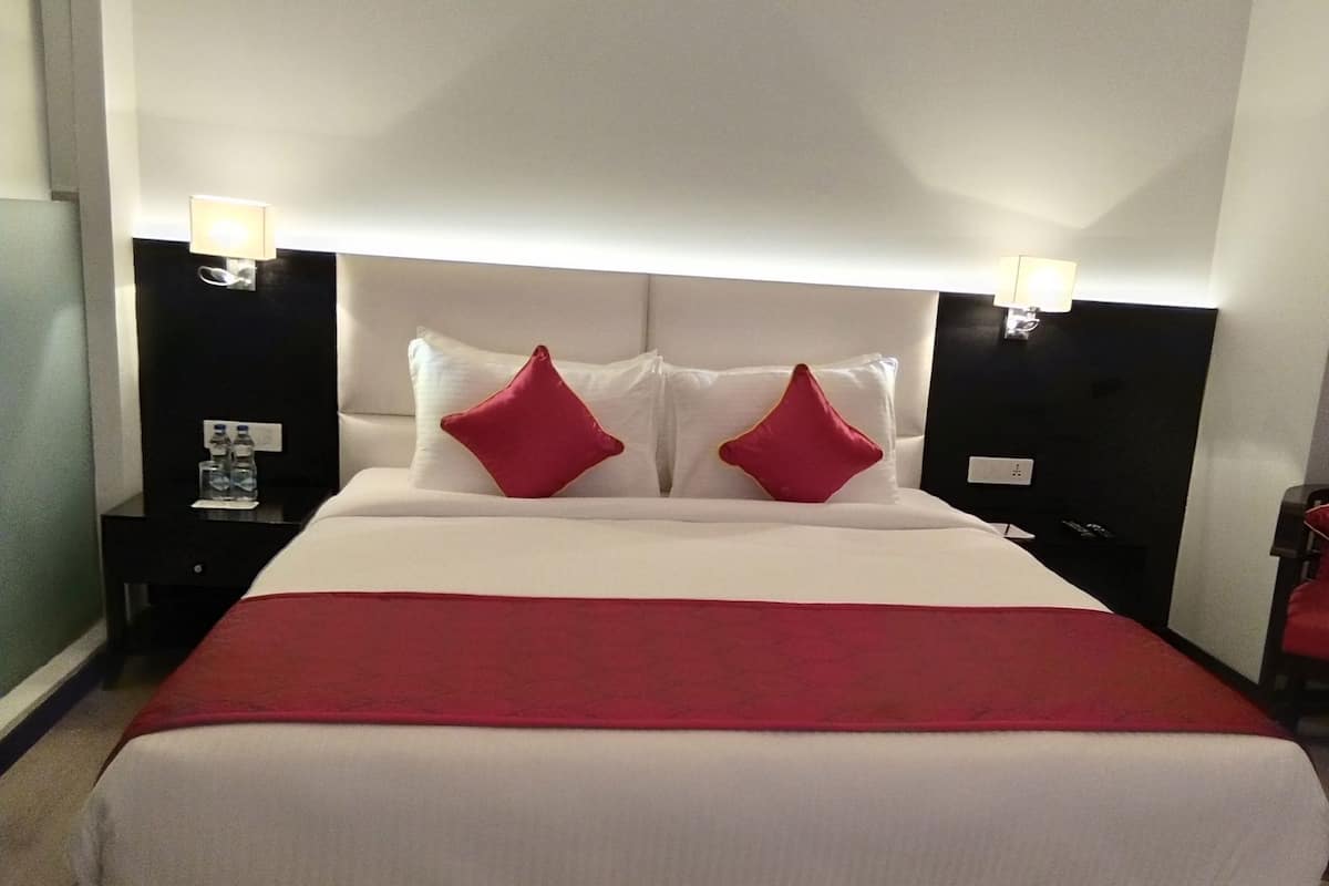 Premium bedding, minibar, in-room safe, desk