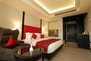 Premium bedding, minibar, in-room safe, desk - Ramada Encore by Wyndham Jalandhar (Jalandhar)