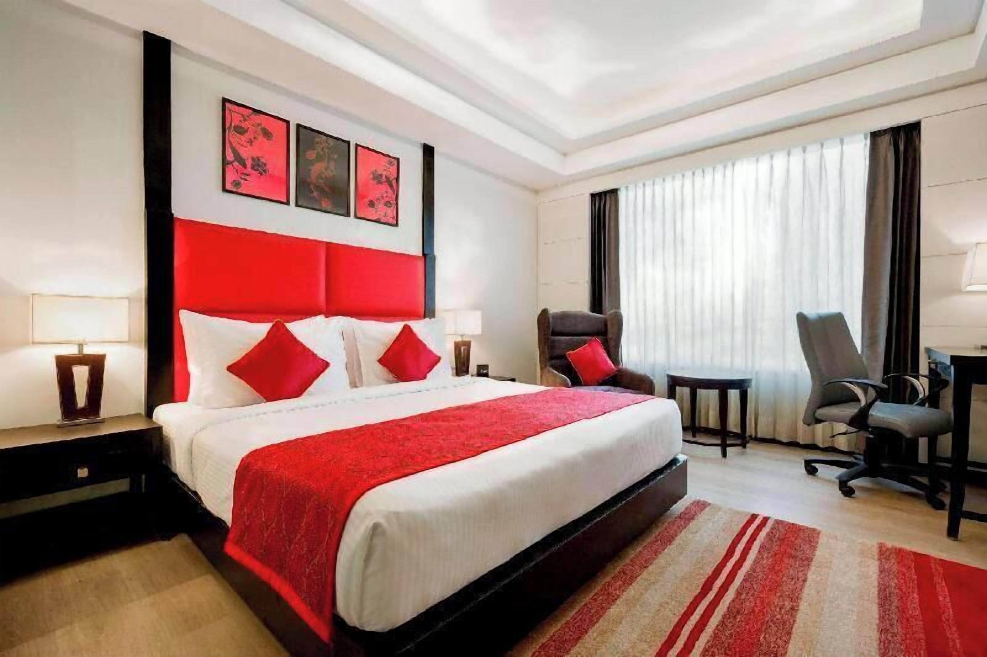 Premium bedding, minibar, in-room safe, desk