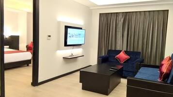 Suite, 1 King Bed | Premium bedding, minibar, in-room safe, desk