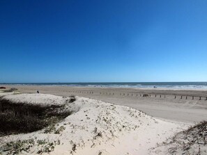 Beach nearby - Beach Bunker SIV30 (Port Aransas)