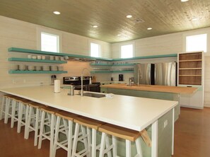 Hus, 6 soverom | Eget kjøkken | Kjøleskap, mikrobølgeovn og kaffetrakter/tekoker