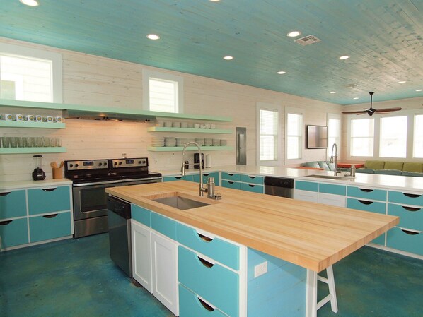 Huis, 6 slaapkamers | Privékeuken | Een koelkast, een magnetron, een koffiezetapparaat/waterkoker