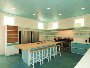 Huis, 6 slaapkamers | Privékeuken | Een koelkast, een magnetron, een koffiezetapparaat/waterkoker