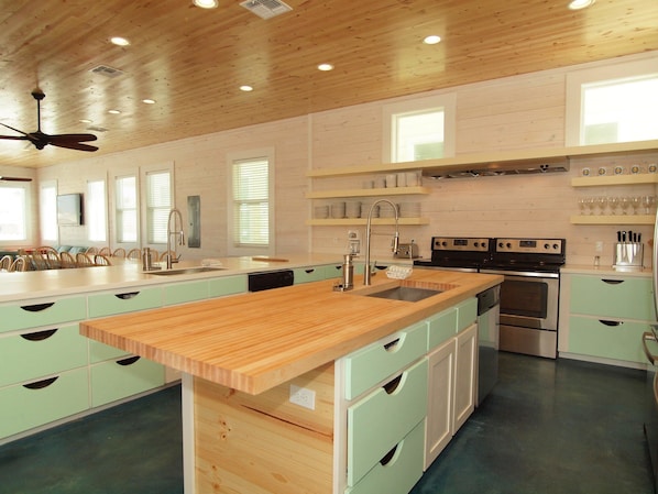 Huis, 6 slaapkamers | Privékeuken | Een koelkast, een magnetron, een koffiezetapparaat/waterkoker