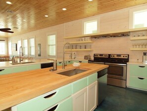 Huis, 6 slaapkamers | Privékeuken | Een koelkast, een magnetron, een koffiezetapparaat/waterkoker