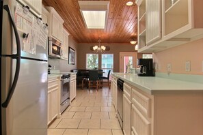 House, 3 Bedrooms | Private kitchen | Fridge, microwave, stovetop, dishwasher