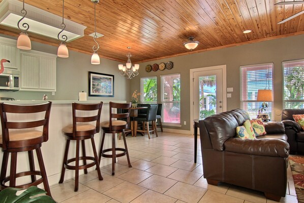 Talo, 3 makuuhuonetta | Oleskelualue | DVD-soitin