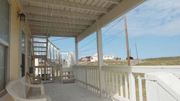 House, 1 Bedroom | Terrace/patio