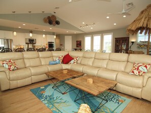 House, 5 Bedrooms | Living area | DVD player