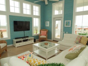 House, 6 Bedrooms | Living area | DVD player