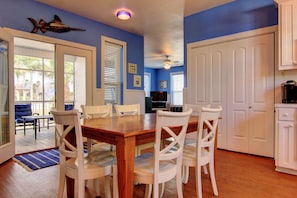 House, 3 Bedrooms | In-room dining