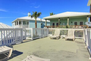 Terrace/patio - Blue Marlin Beach House MR217 (Port Aransas)