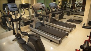 A gym with multiple treadmills, ellipticals, and a stationary bike. - Hotel Polanco (Mexico City)