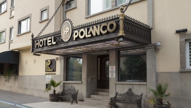 A hotel entrance with a sign reading "HOTEL POLANCO". - Hotel Polanco (Mexico City)