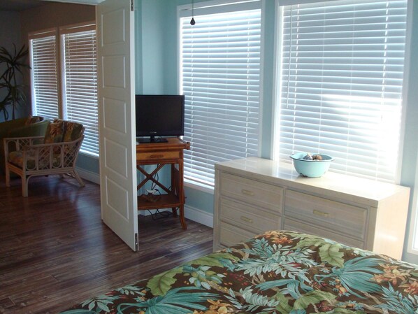 Condo, 2 Bedrooms | 2 bedrooms, free WiFi - Sandy Feet 501BH (Port Aransas)