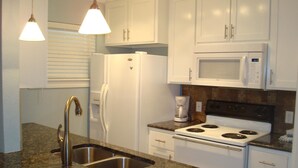 Private kitchen - Fun in the Sun 102BH (Port Aransas)