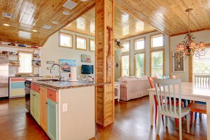 House, 3 Bedrooms | Private kitchen