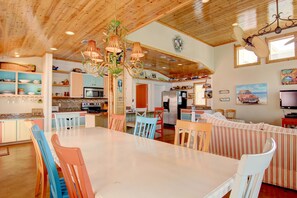 House, 3 Bedrooms | In-room dining