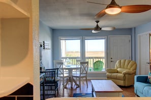 Condo, 2 Bedrooms | Living area