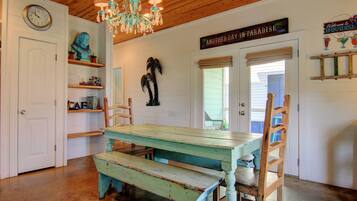 House, 4 Bedrooms | In-room dining