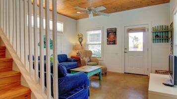 House, 4 Bedrooms | Living area | DVD player