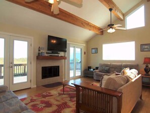 House, 5 Bedrooms | Living area