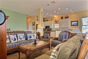 House, 4 Bedrooms | Living area | DVD player