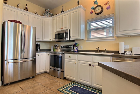 House, 4 Bedrooms | Private kitchen