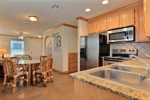 Condo, 4 Bedrooms | Private kitchen