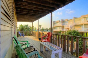 House, 3 Bedrooms | Balcony