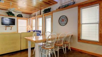 House, 3 Bedrooms | In-room dining