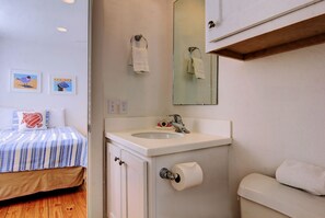 House, 3 Bedrooms | Bathroom | Combined shower/bathtub, towels - Casita Margarita 3VW (Port Aransas)