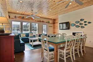 House, 4 Bedrooms | In-room dining