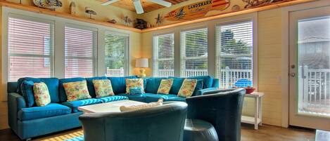 House, 4 Bedrooms | Living area | DVD player