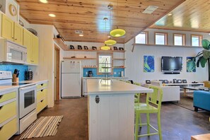 Casa, 4 habitaciones | Área de sala de estar | Reproductor de DVD